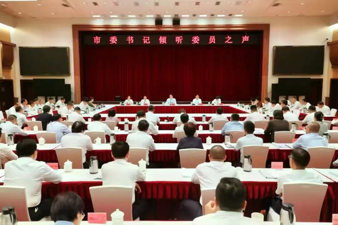 5月27日，省委常委、市委書(shū)記張曉強(qiáng)參加“市委書(shū)記傾聽(tīng)委員之聲”蘭州牛肉拉面產(chǎn)業(yè)高質(zhì)量發(fā)展專題協(xié)商座談會(huì)