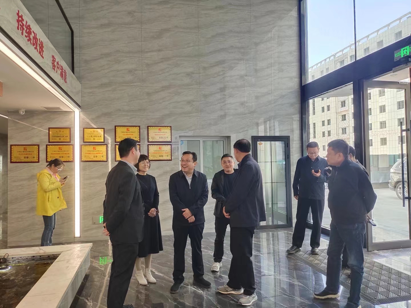 4月23日，市科技局黨組書(shū)記、局長(zhǎng)張貞祥蒞臨園區(qū)調(diào)研指導(dǎo)工作